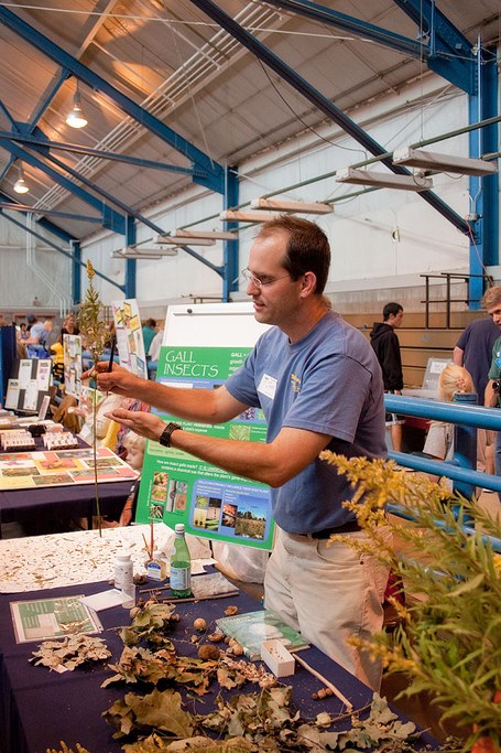 Assistant Professor of Entomology John Tooker talks to the public about Insect galls. Photo by Nick Sloff
